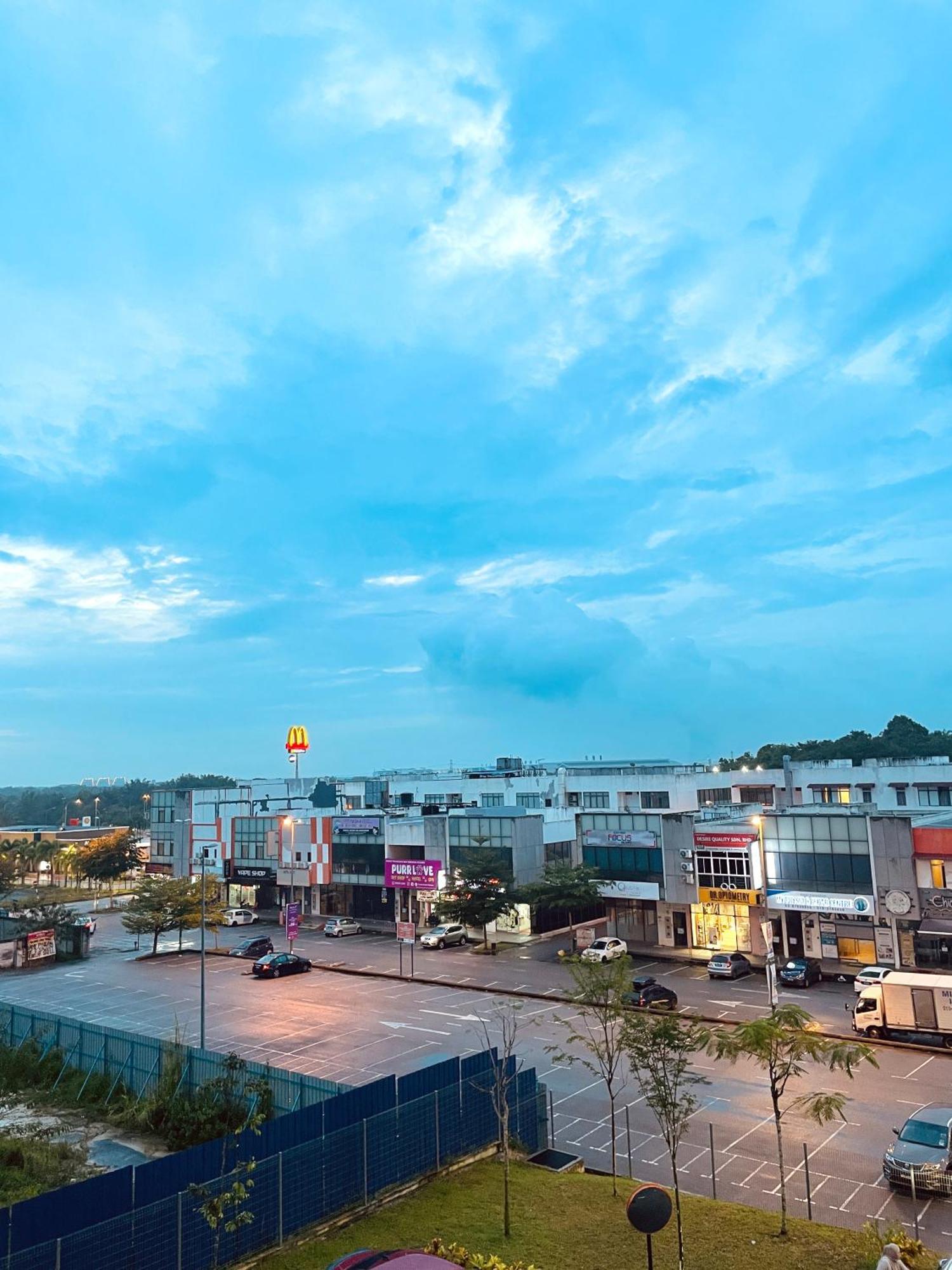 Santai At Kotawarisan Klia Netflix Sepang