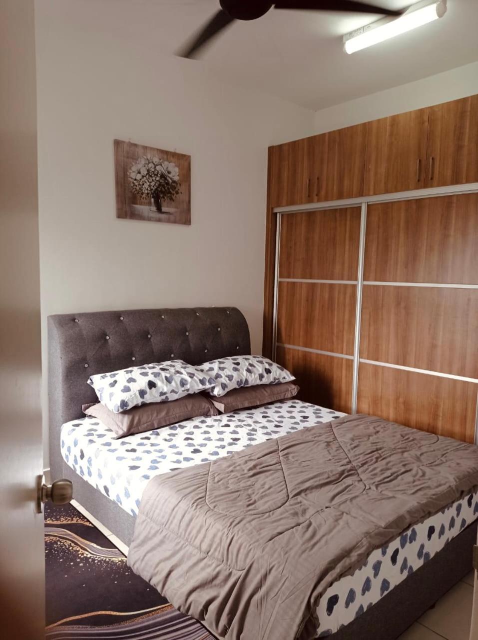 Homestay Santai At Kotawarisan Klia Netflix *